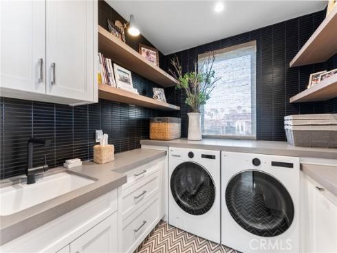 109  Turquoise  , Newport Beach, CA