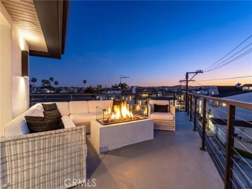 109  Turquoise  , Newport Beach, CA