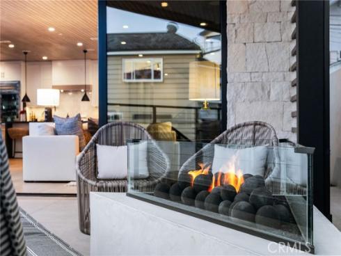 109  Turquoise  , Newport Beach, CA