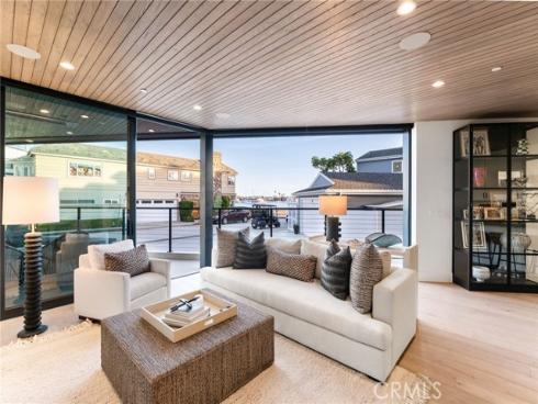 109  Turquoise  , Newport Beach, CA