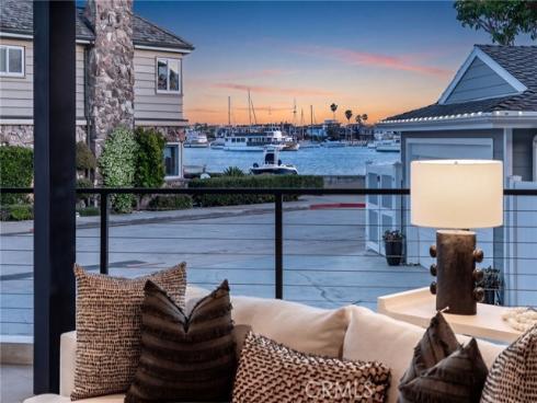 109  Turquoise  , Newport Beach, CA