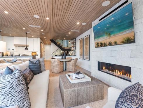 109  Turquoise  , Newport Beach, CA