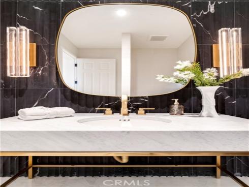 6  Pinehurst Ln  , Newport Beach, CA