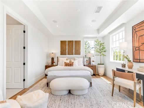 6  Pinehurst Ln  , Newport Beach, CA