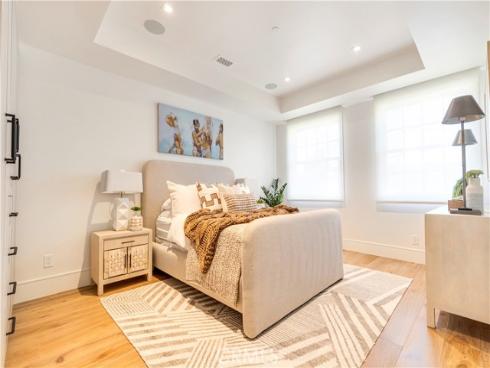 6  Pinehurst Ln  , Newport Beach, CA