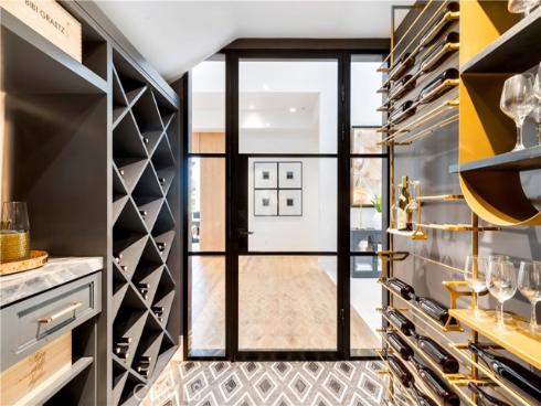 6  Pinehurst Ln  , Newport Beach, CA