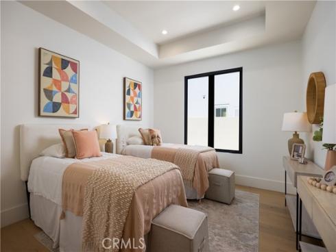 1453  Galaxy Dr  , Newport Beach, CA