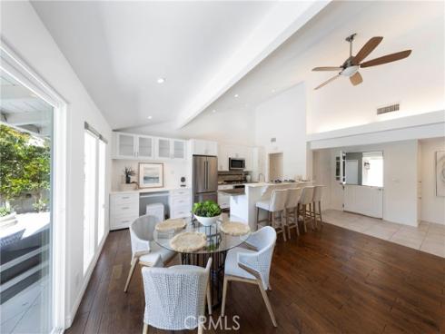 2102 Vista Entrada , Newport Beach, CA