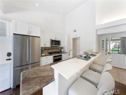 2102 Vista Entrada , Newport Beach, CA