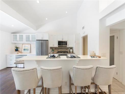 2102 Vista Entrada , Newport Beach, CA