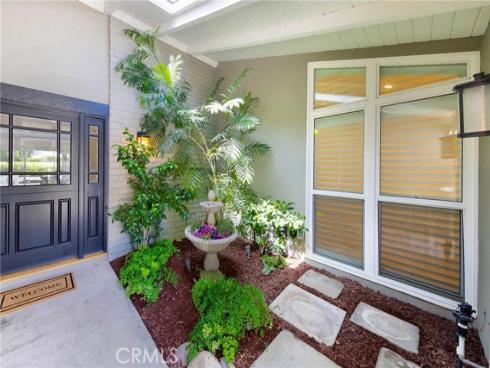 2102 Vista Entrada , Newport Beach, CA
