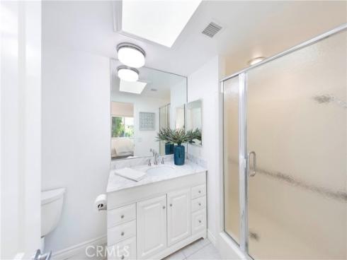 2102 Vista Entrada , Newport Beach, CA