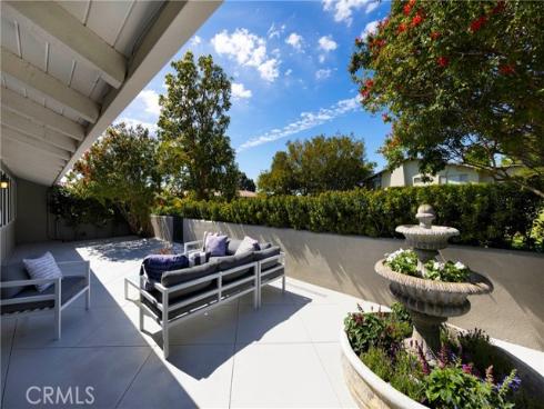 2102 Vista Entrada , Newport Beach, CA