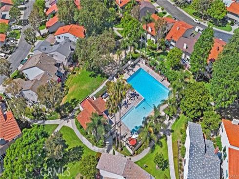 2102 Vista Entrada , Newport Beach, CA