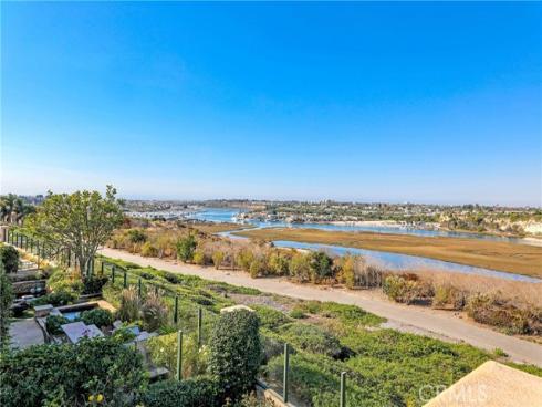 2102 Vista Entrada , Newport Beach, CA