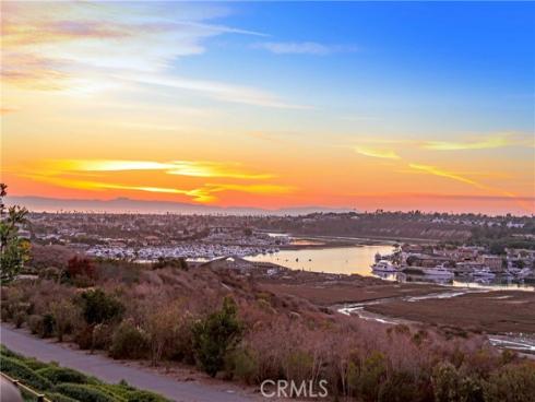 2102 Vista Entrada , Newport Beach, CA
