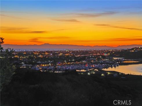 2102 Vista Entrada , Newport Beach, CA
