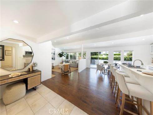 2102 Vista Entrada , Newport Beach, CA