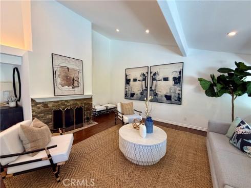 2102 Vista Entrada , Newport Beach, CA