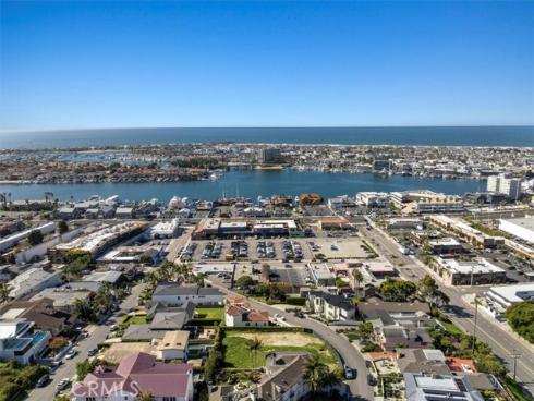 230 Ocean View Avenue , Newport Beach, CA
