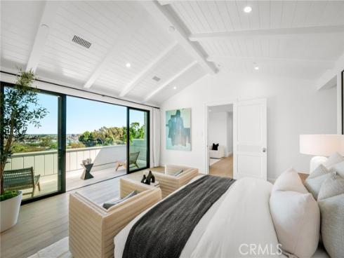 702  Saint James Pl  , Newport Beach, CA