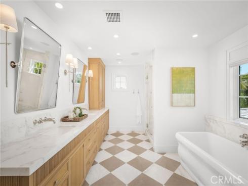 702  Saint James Pl  , Newport Beach, CA