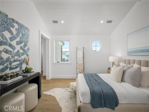 702  Saint James Pl  , Newport Beach, CA