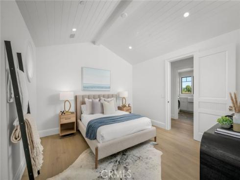 702  Saint James Pl  , Newport Beach, CA