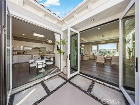 58  Victoria  , Newport Beach, CA