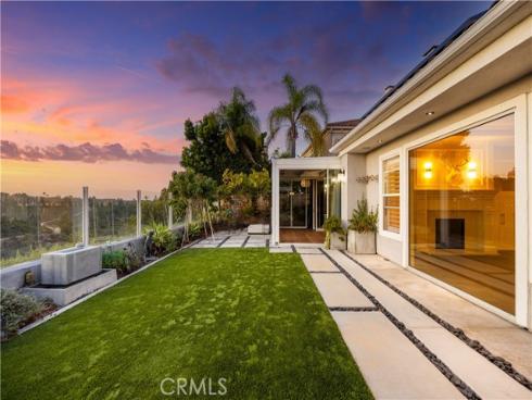 58  Victoria  , Newport Beach, CA