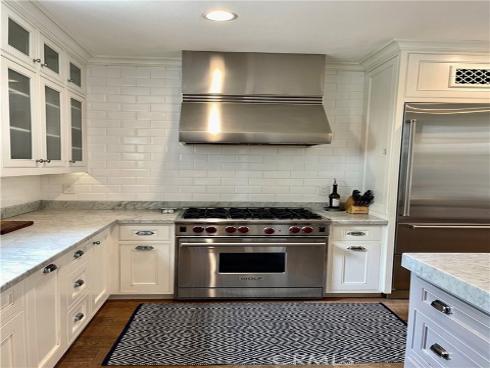 23  Edgewood  , Newport Beach, CA