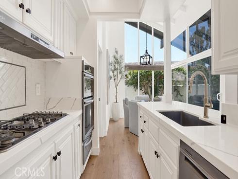 2211  Fortuna  , Newport Beach, CA