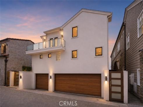 1554 E Oceanfront  , Newport Beach, CA