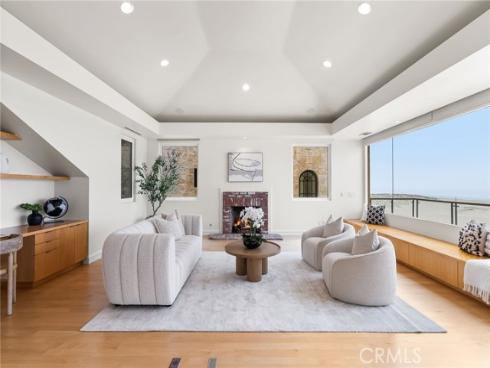1554 E Oceanfront  , Newport Beach, CA
