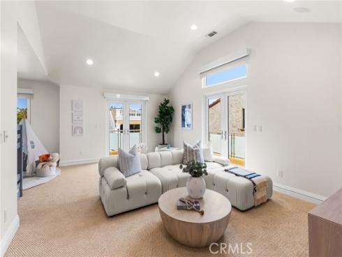 1554 E Oceanfront  , Newport Beach, CA