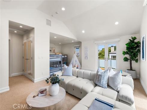 1554 E Oceanfront  , Newport Beach, CA