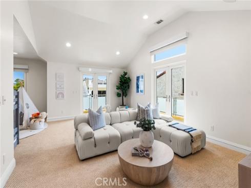1554 E Oceanfront  , Newport Beach, CA
