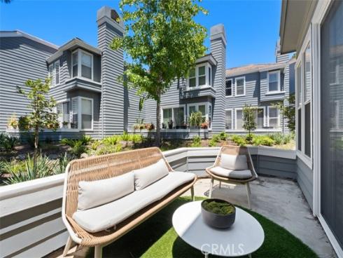 251  Chesterfield  , Newport Beach, CA