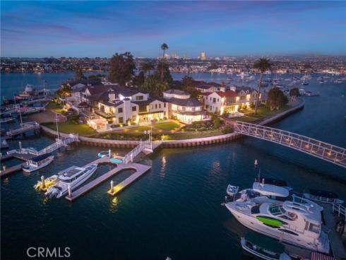 21  Bay Island  , Newport Beach, CA