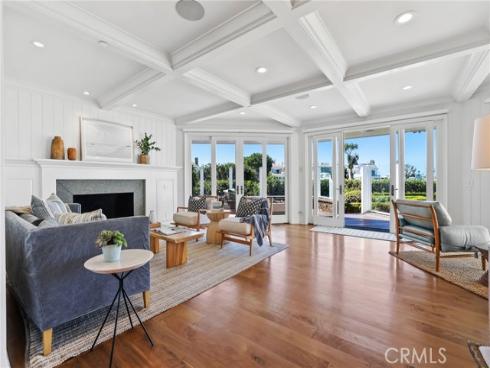 21  Bay Island  , Newport Beach, CA