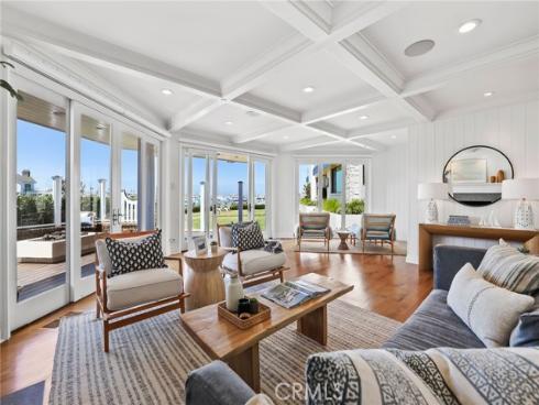 21  Bay Island  , Newport Beach, CA
