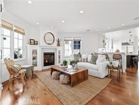 21  Bay Island  , Newport Beach, CA
