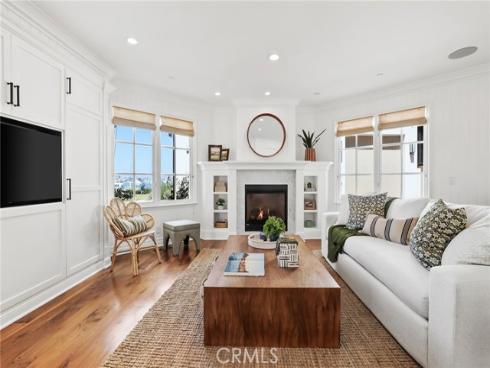 21  Bay Island  , Newport Beach, CA
