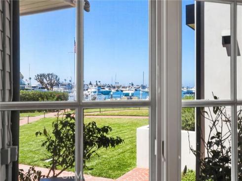 21  Bay Island  , Newport Beach, CA