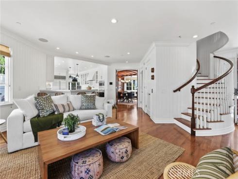 21  Bay Island  , Newport Beach, CA