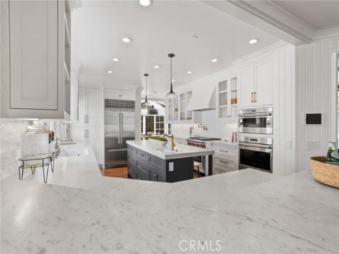 21  Bay Island  , Newport Beach, CA