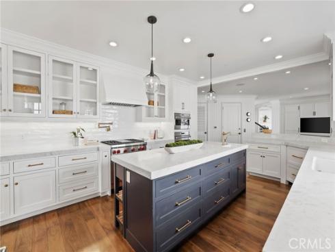 21  Bay Island  , Newport Beach, CA