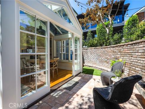 21  Bay Island  , Newport Beach, CA