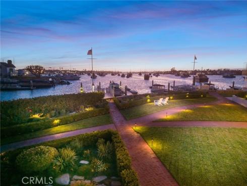21  Bay Island  , Newport Beach, CA
