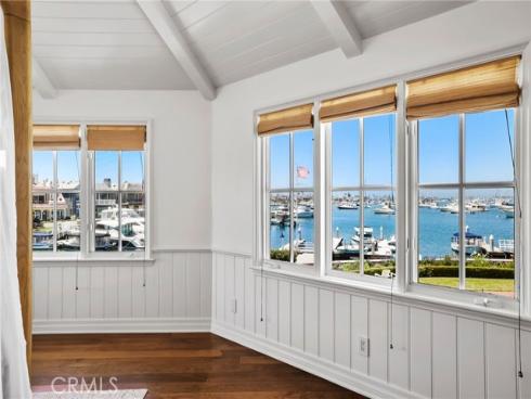21  Bay Island  , Newport Beach, CA